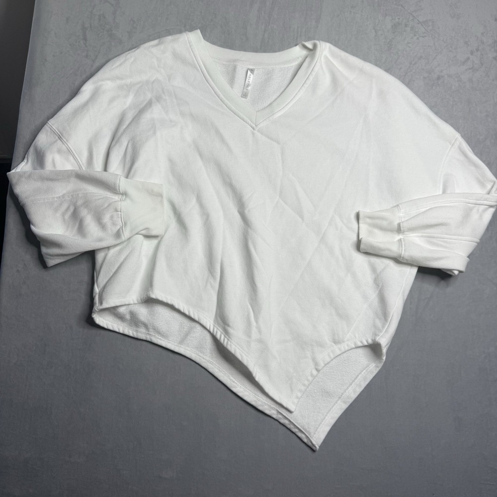 Fabletics White V-Neck Cropped Dolman Sweatshirt